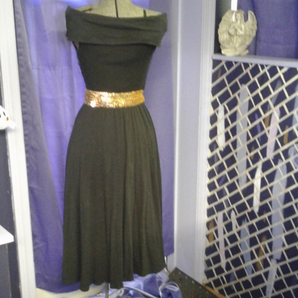 Dress - Picture 2 of 2